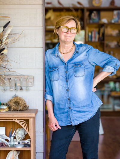 Deb Mostert